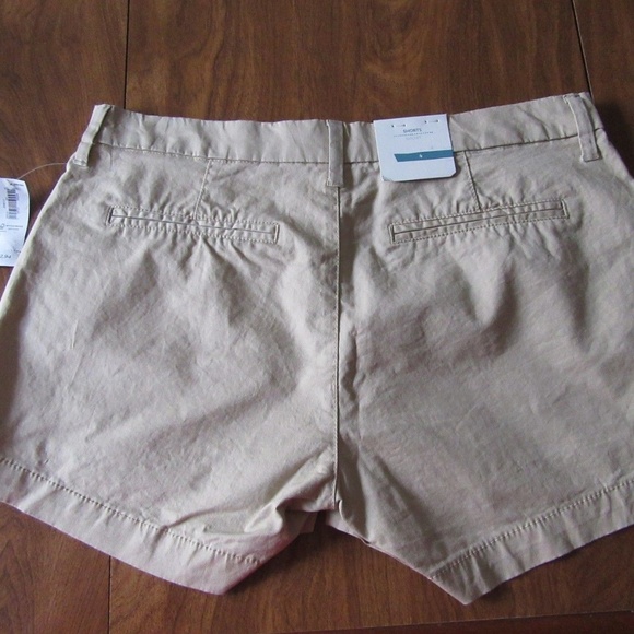 Old Navy Size 16 Tan Khaki Solid 3.5" Shorts NWT - Picture 2 of 2